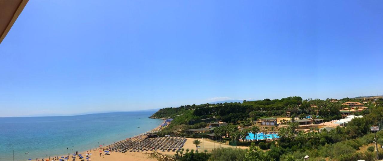 Appartamenti E Stanze Onde Blu Le Castella  Exterior foto