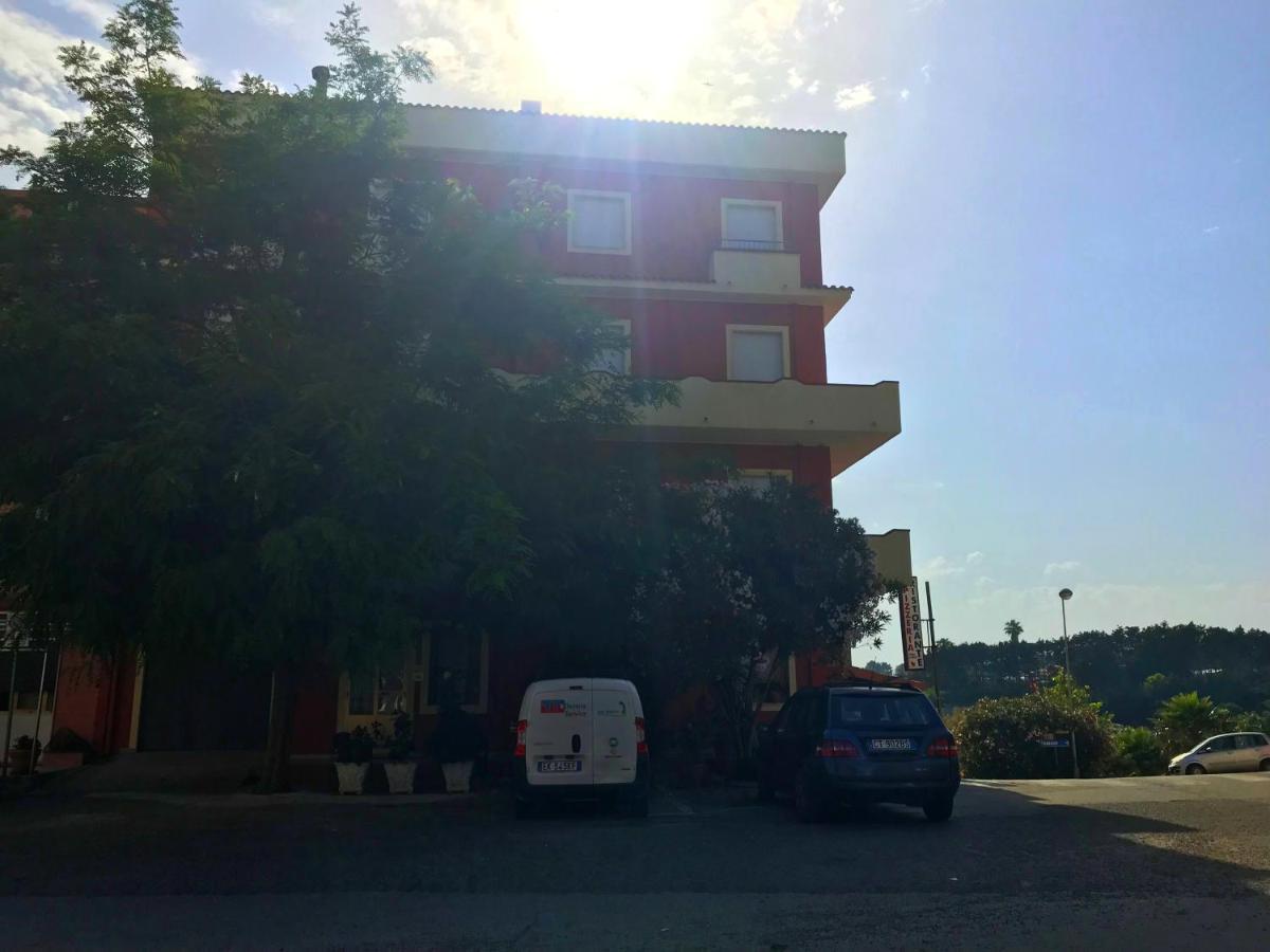Appartamenti E Stanze Onde Blu Le Castella  Exterior foto